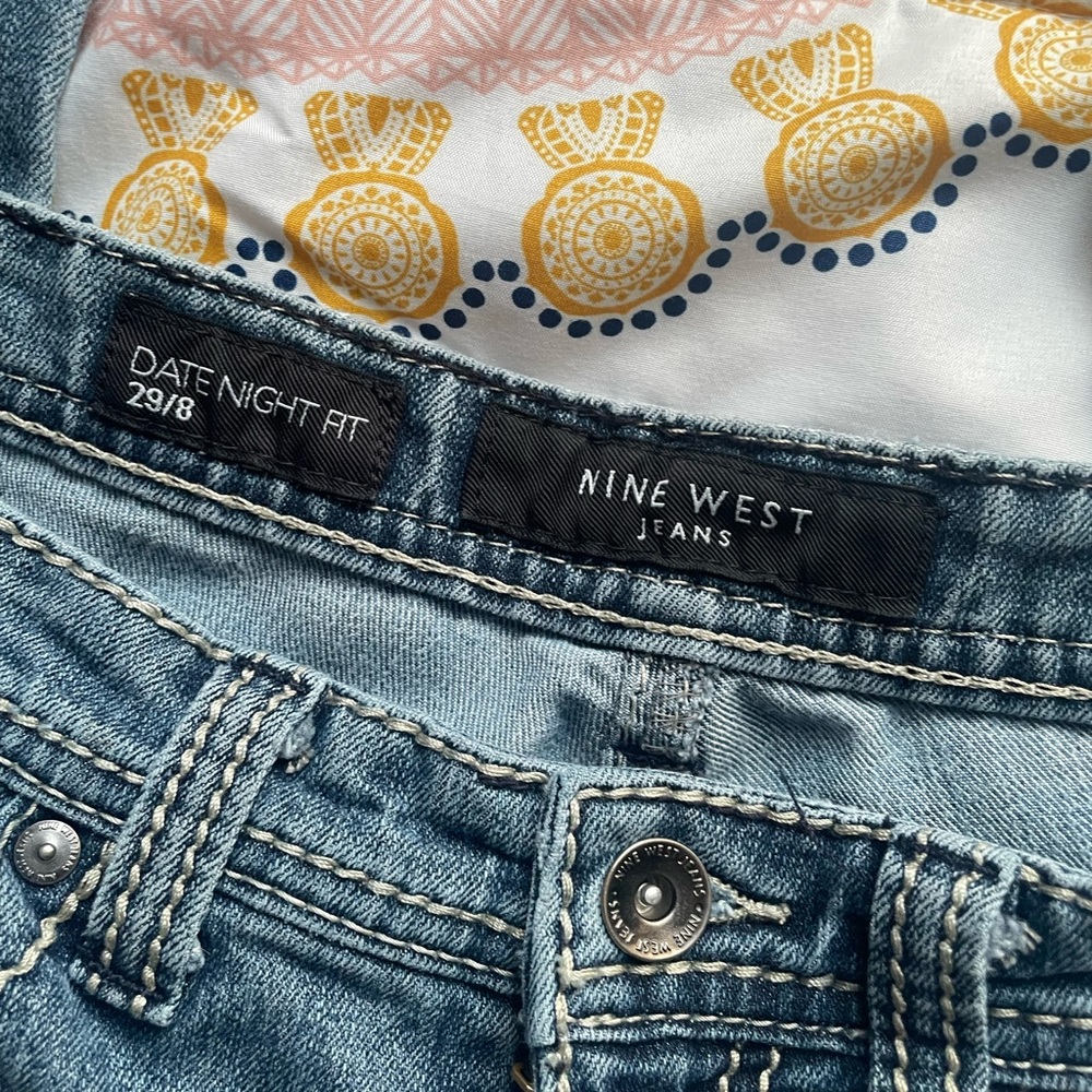 Nine West Jeans Y2K. 90s. I would consider them mid rise